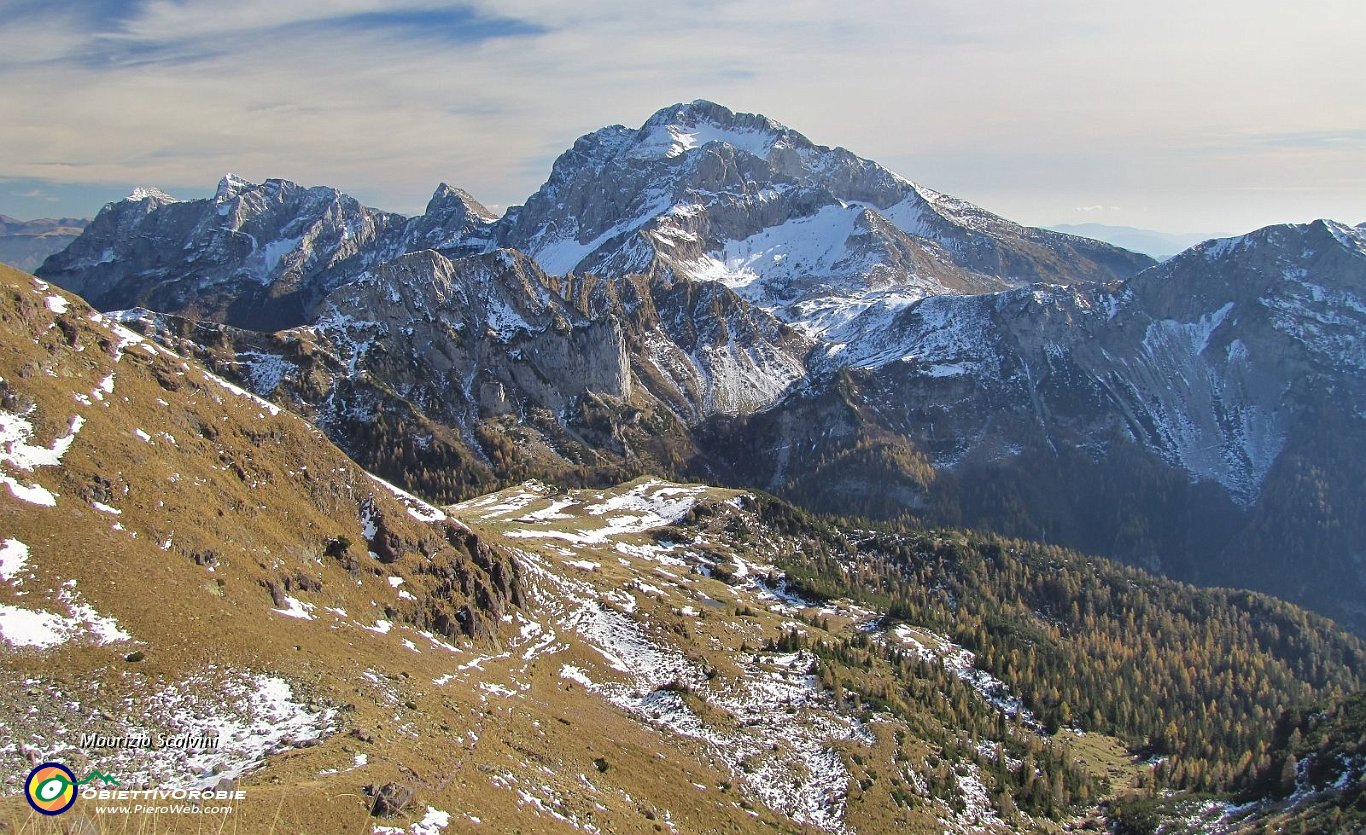 28 Panorama verso il gruppo dell'Arera....JPG